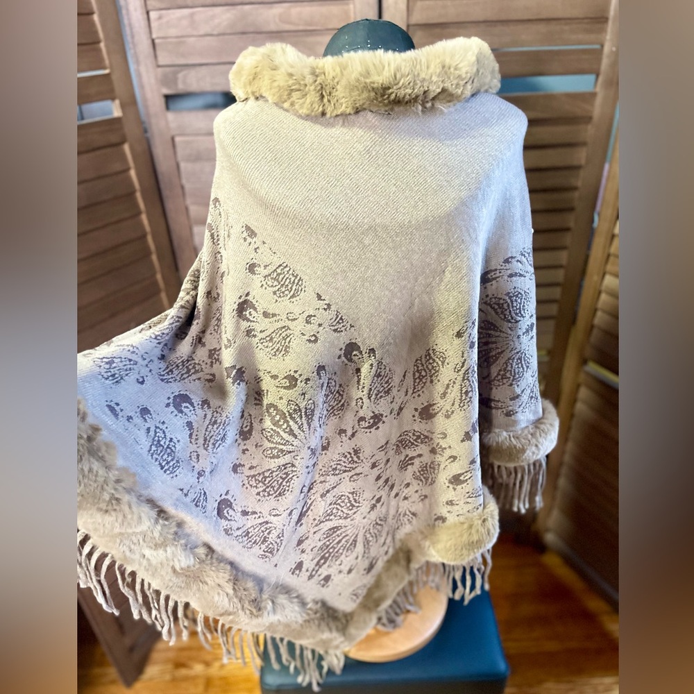 NWT | Faux Fur Trim Poncho